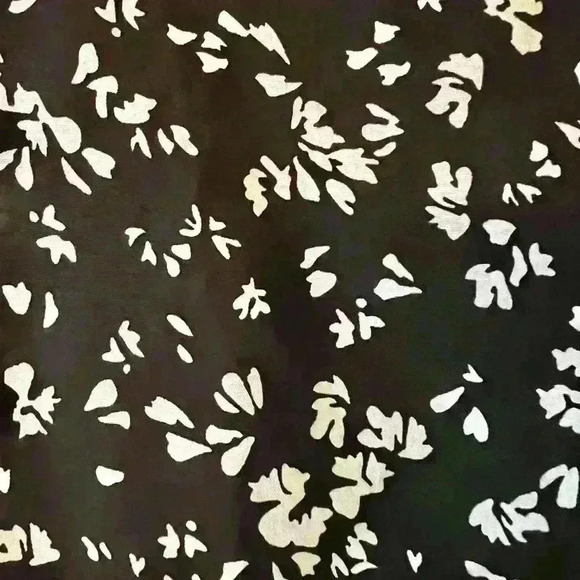 Black and White Patterned Button Down Blouse with Puff Sleeve Shoulders Size: XL - Picture 3 of 5